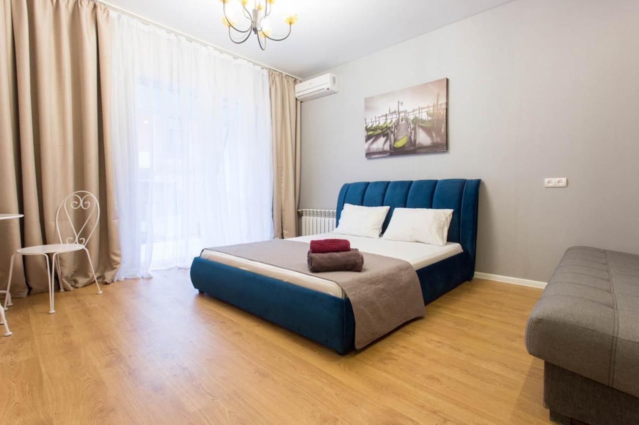 Apartment Near Metro Yaroslava Mudroho, Universytet - Mykoly Khvylovoho Str 5-3 *