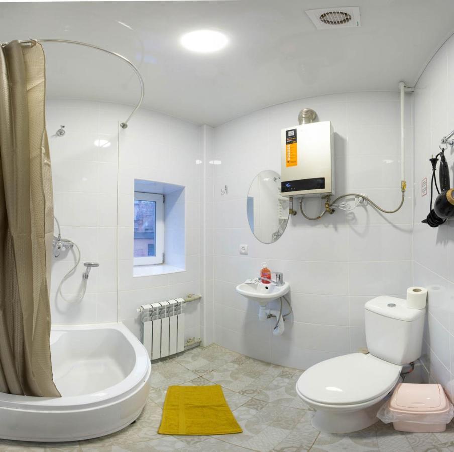 Near Metro Yaroslava Mudroho, Universytet - Mykoly Khvylovoho Str 5-3 Apartment *