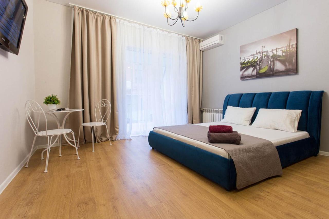 Apartment Near Metro Yaroslava Mudroho, Universytet - Mykoly Khvylovoho Str 5-3 *