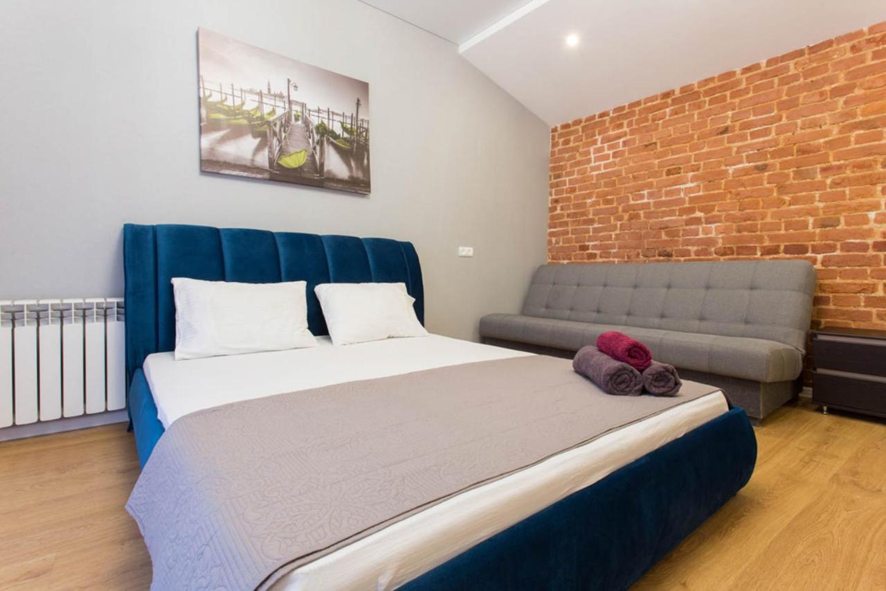Near Metro Yaroslava Mudroho, Universytet - Mykoly Khvylovoho Str 5-3 Apartment *