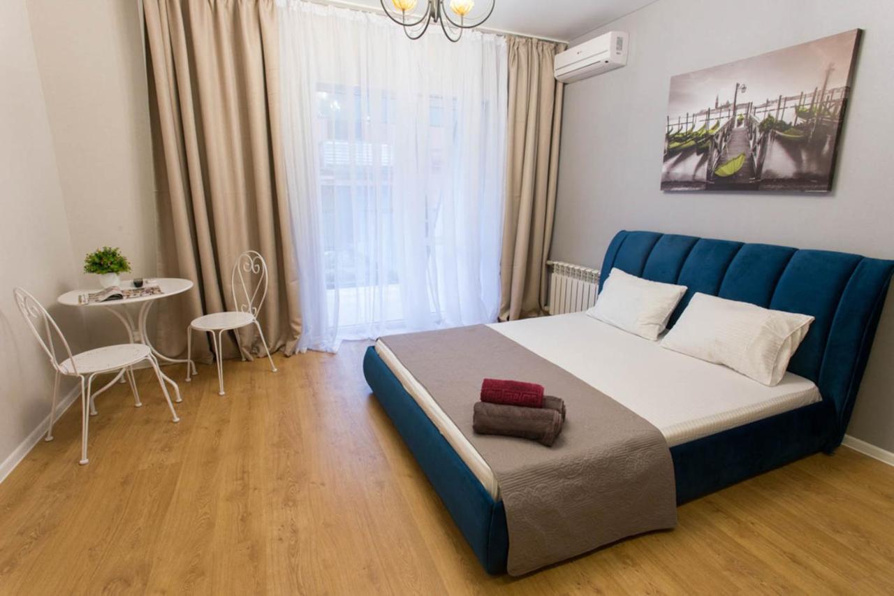 Near Metro Yaroslava Mudroho, Universytet - Mykoly Khvylovoho Str 5-3