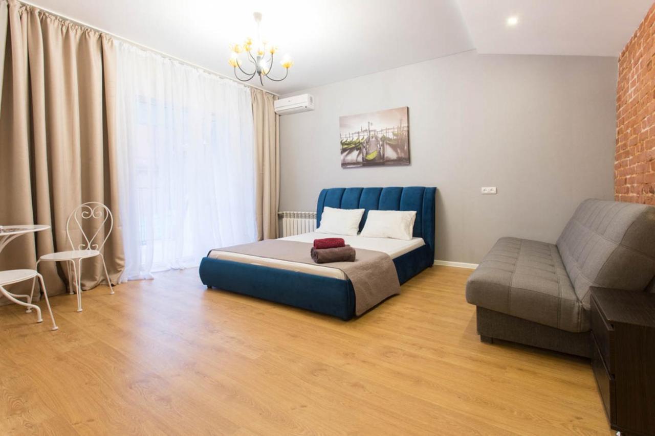 Near Metro Yaroslava Mudroho, Universytet - Mykoly Khvylovoho Str 5-3 Apartment