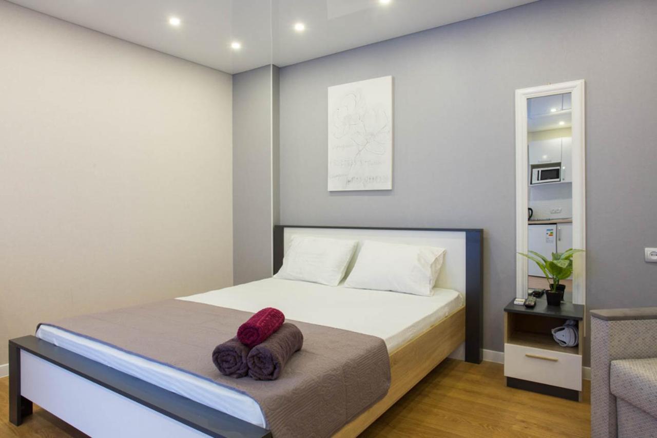 Apartment Near Metro Yaroslava Mudroho, Universytet - Mykoly Khvylovoho Str 5-3 *