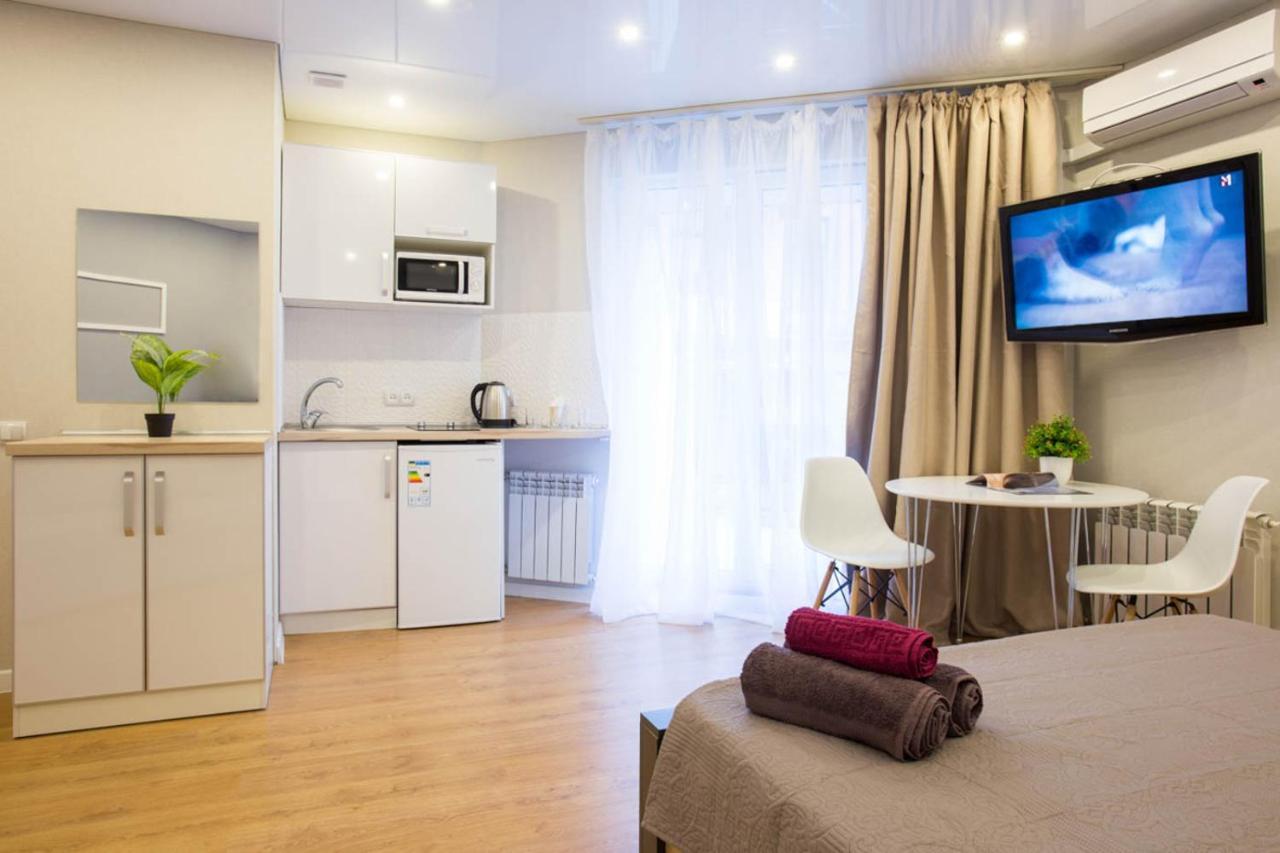 Near Metro Yaroslava Mudroho, Universytet - Mykoly Khvylovoho Str 5-3 Apartment *