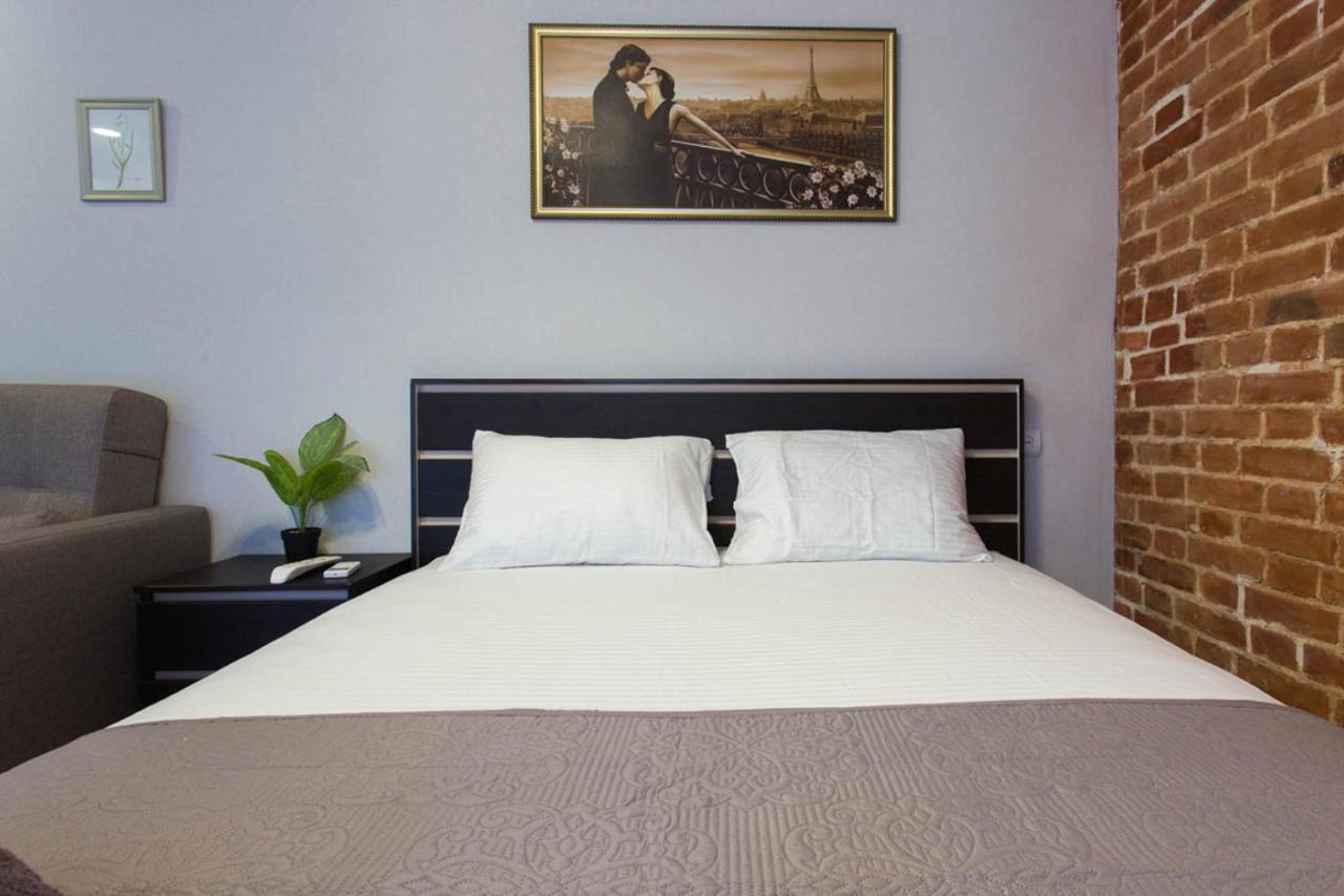 Near Metro Yaroslava Mudroho, Universytet - Mykoly Khvylovoho Str 5-3 Apartment *