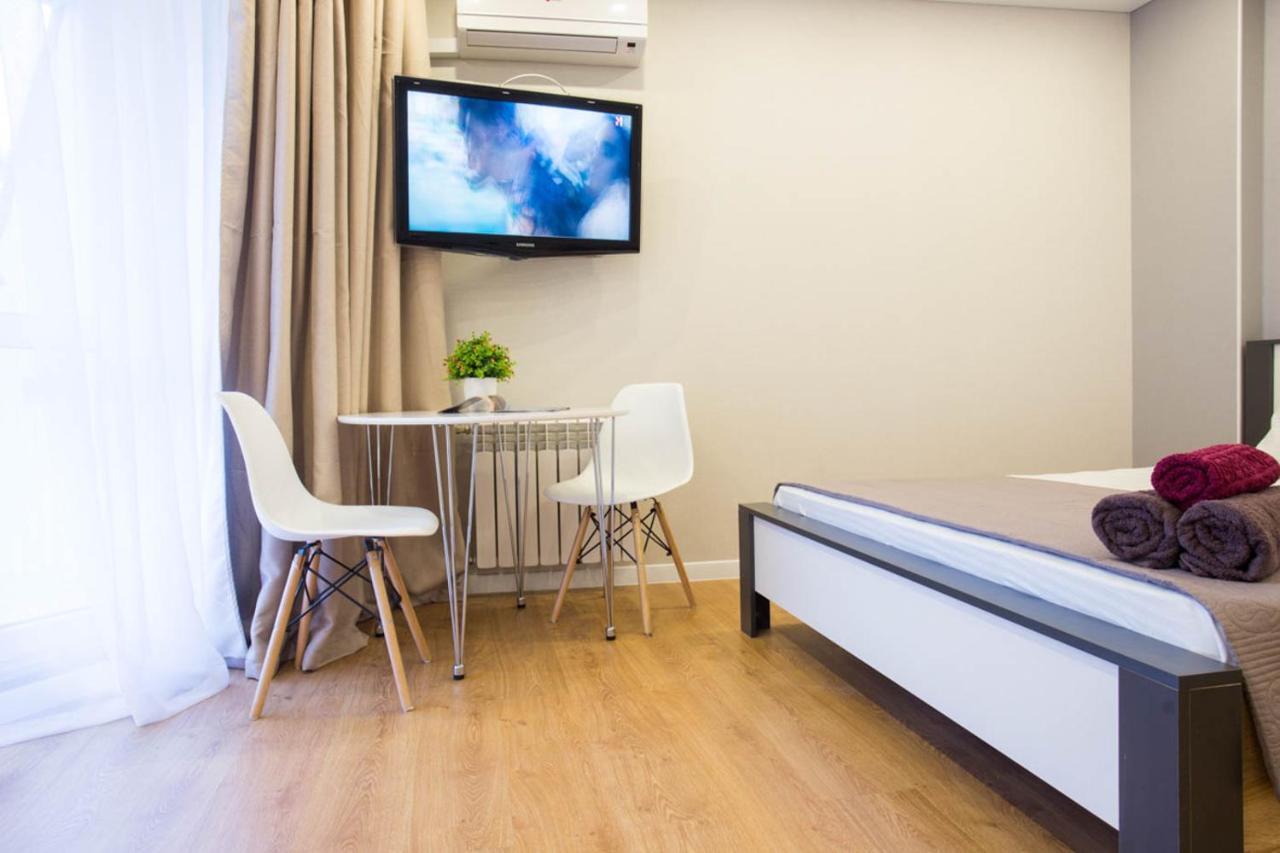 Near Metro Yaroslava Mudroho, Universytet - Mykoly Khvylovoho Str 5-3 Apartment