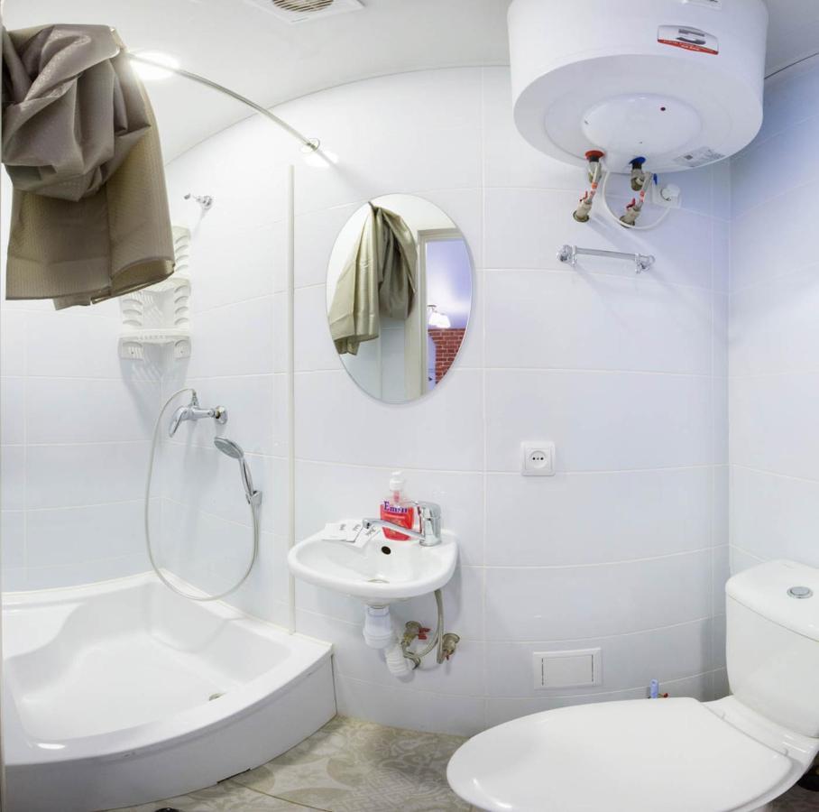 Near Metro Yaroslava Mudroho, Universytet - Mykoly Khvylovoho Str 5-3 Apartment *