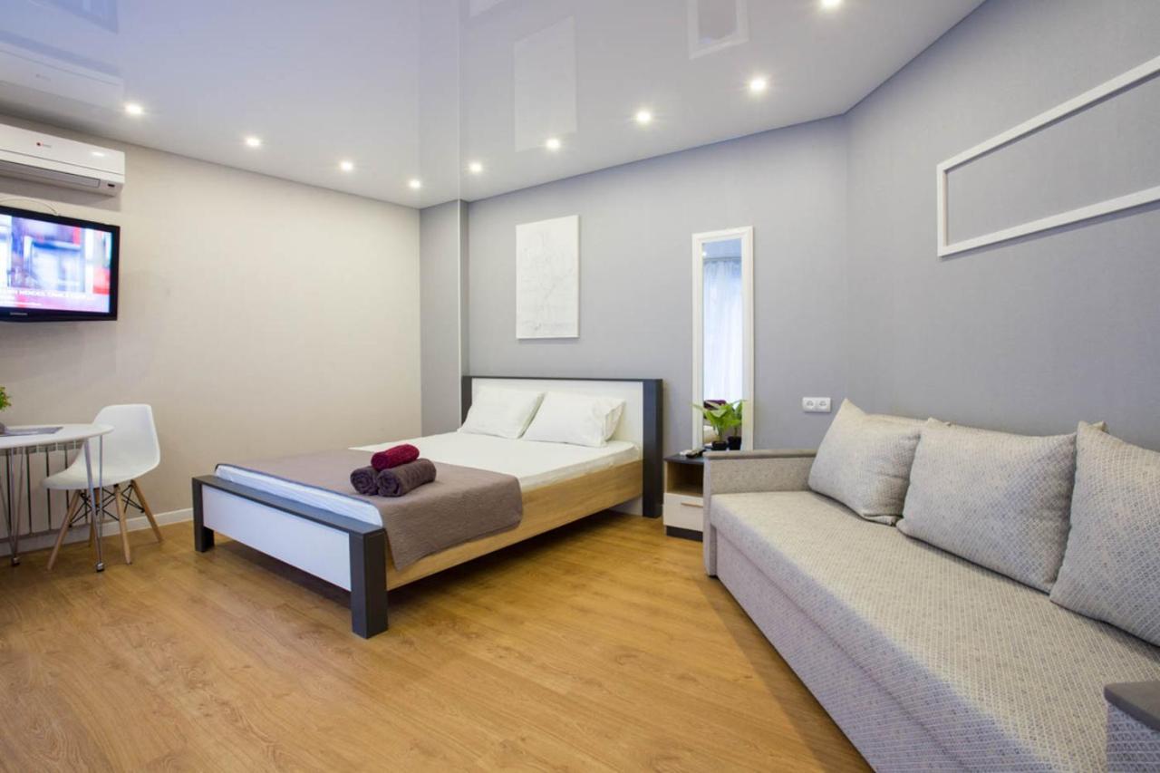 Near Metro Yaroslava Mudroho, Universytet - Mykoly Khvylovoho Str 5-3 *
